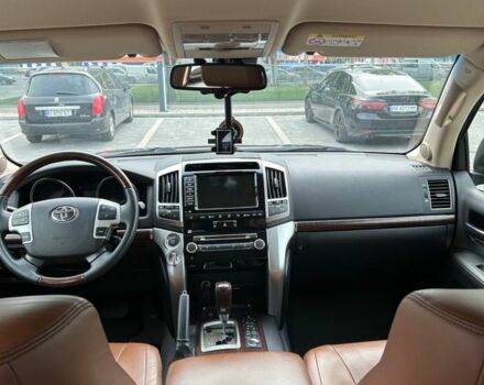 Черный Тойота Ленд Крузер 200, объемом двигателя 4.5 л и пробегом 152 тыс. км за 41000 $, фото 6 на Automoto.ua