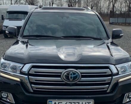 Черный Тойота Ленд Крузер 200, объемом двигателя 4.5 л и пробегом 220 тыс. км за 54994 $, фото 1 на Automoto.ua
