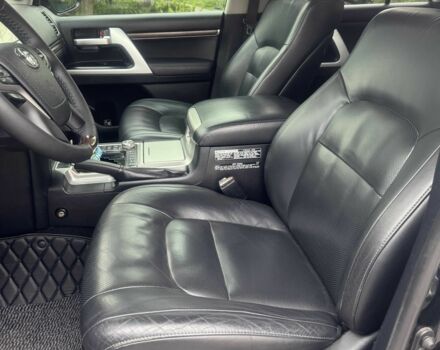 Черный Тойота Ленд Крузер 200, объемом двигателя 4.5 л и пробегом 217 тыс. км за 46400 $, фото 19 на Automoto.ua