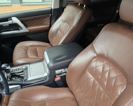 Черный Тойота Ленд Крузер 200, объемом двигателя 4.5 л и пробегом 278 тыс. км за 1083 $, фото 4 на Automoto.ua