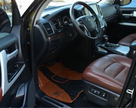 Черный Тойота Ленд Крузер 200, объемом двигателя 4.6 л и пробегом 137 тыс. км за 57500 $, фото 6 на Automoto.ua