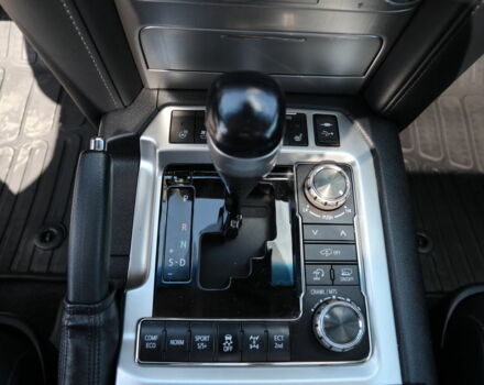 Черный Тойота Ленд Крузер 200, объемом двигателя 4.5 л и пробегом 211 тыс. км за 59999 $, фото 23 на Automoto.ua