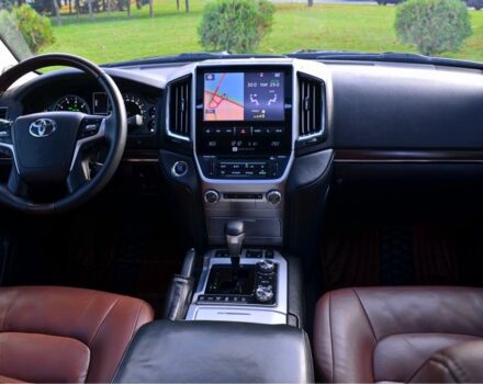 Черный Тойота Ленд Крузер 200, объемом двигателя 4.6 л и пробегом 137 тыс. км за 57500 $, фото 12 на Automoto.ua