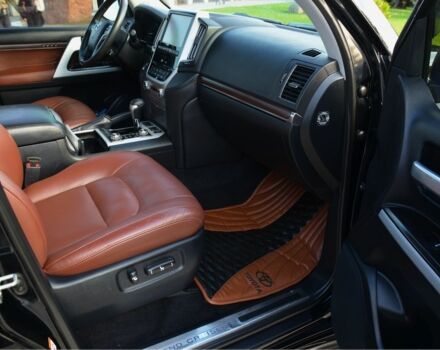 Черный Тойота Ленд Крузер 200, объемом двигателя 4.6 л и пробегом 137 тыс. км за 57500 $, фото 11 на Automoto.ua