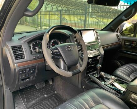 Черный Тойота Ленд Крузер 200, объемом двигателя 4.5 л и пробегом 190 тыс. км за 58888 $, фото 13 на Automoto.ua