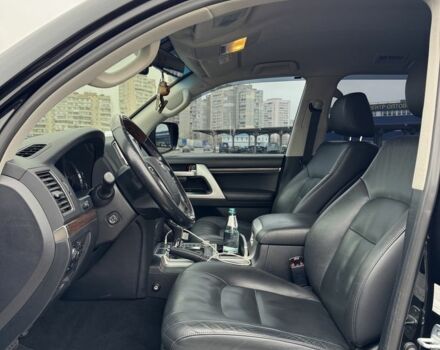 Черный Тойота Ленд Крузер 200, объемом двигателя 4.6 л и пробегом 115 тыс. км за 51900 $, фото 7 на Automoto.ua