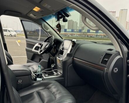 Черный Тойота Ленд Крузер 200, объемом двигателя 4.6 л и пробегом 115 тыс. км за 51900 $, фото 2 на Automoto.ua