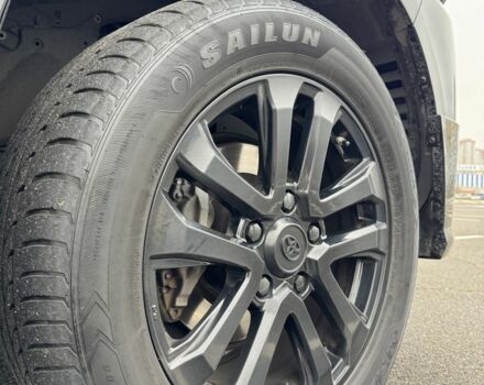 Черный Тойота Ленд Крузер 200, объемом двигателя 4.6 л и пробегом 115 тыс. км за 51900 $, фото 8 на Automoto.ua