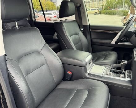 Черный Тойота Ленд Крузер 200, объемом двигателя 4.5 л и пробегом 113 тыс. км за 55000 $, фото 6 на Automoto.ua