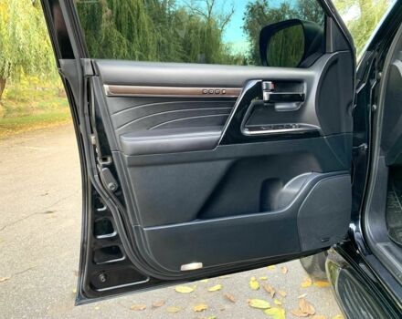 Черный Тойота Ленд Крузер 200, объемом двигателя 4.5 л и пробегом 190 тыс. км за 58888 $, фото 11 на Automoto.ua