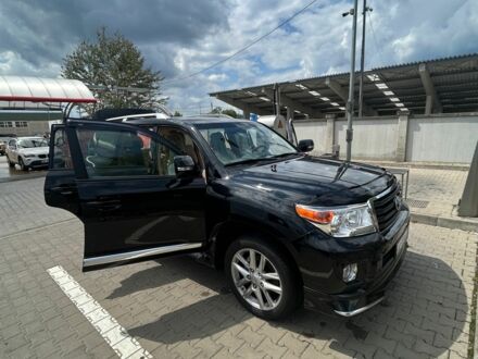 Чорний Тойота Ленд Крузер 200, об'ємом двигуна 0 л та пробігом 74 тис. км за 0 $, фото 1 на Automoto.ua