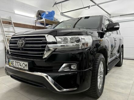 Тойота Ленд Крузер 200 2017 у Дніпро (Дніпропетровську) на Automoto.ua Чорний Тойота Ленд Крузер 200, об'ємом двигуна 4.6 л та пробігом 430 тис. км за 45000 $, фото 1 на Automoto.ua