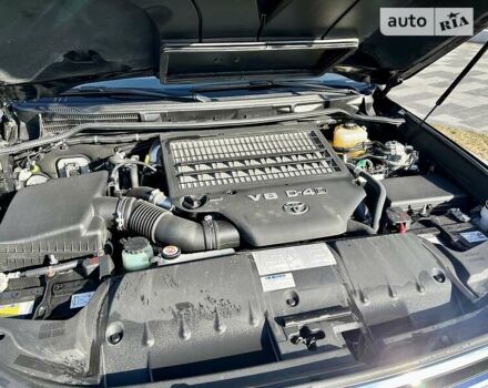 Тойота Ленд Крузер 200, объемом двигателя 4.5 л и пробегом 55 тыс. км за 64000 $, фото 6 на Automoto.ua