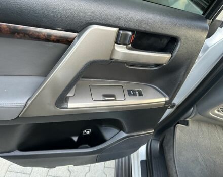 Серый Тойота Ленд Крузер 200, объемом двигателя 4.5 л и пробегом 340 тыс. км за 23000 $, фото 17 на Automoto.ua