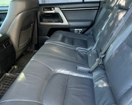 Серый Тойота Ленд Крузер 200, объемом двигателя 4.5 л и пробегом 330 тыс. км за 23900 $, фото 12 на Automoto.ua