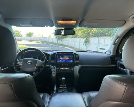 Серый Тойота Ленд Крузер 200, объемом двигателя 4.5 л и пробегом 330 тыс. км за 23900 $, фото 9 на Automoto.ua