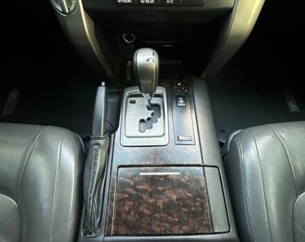 Серый Тойота Ленд Крузер 200, объемом двигателя 4.5 л и пробегом 340 тыс. км за 23000 $, фото 7 на Automoto.ua