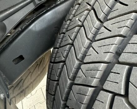 Серый Тойота Ленд Крузер 200, объемом двигателя 4.5 л и пробегом 340 тыс. км за 23000 $, фото 12 на Automoto.ua