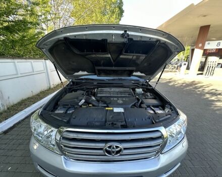 Серый Тойота Ленд Крузер 200, объемом двигателя 4.5 л и пробегом 330 тыс. км за 23900 $, фото 2 на Automoto.ua