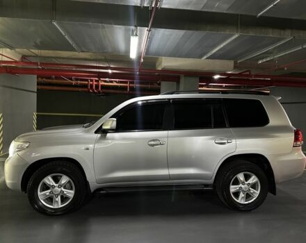 Серый Тойота Ленд Крузер 200, объемом двигателя 4.5 л и пробегом 330 тыс. км за 23900 $, фото 4 на Automoto.ua