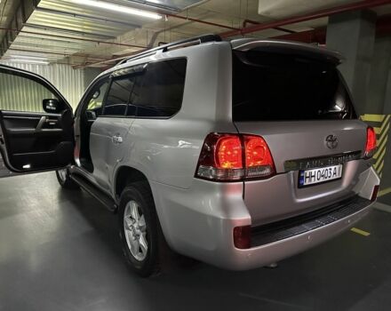 Серый Тойота Ленд Крузер 200, объемом двигателя 4.5 л и пробегом 330 тыс. км за 23900 $, фото 3 на Automoto.ua