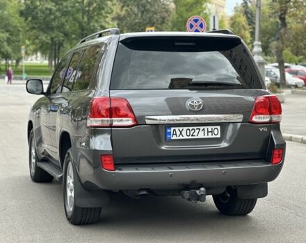 Серый Тойота Ленд Крузер 200, объемом двигателя 4.6 л и пробегом 213 тыс. км за 24000 $, фото 3 на Automoto.ua
