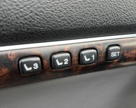 Серый Тойота Ленд Крузер 200, объемом двигателя 4.7 л и пробегом 222 тыс. км за 21500 $, фото 18 на Automoto.ua