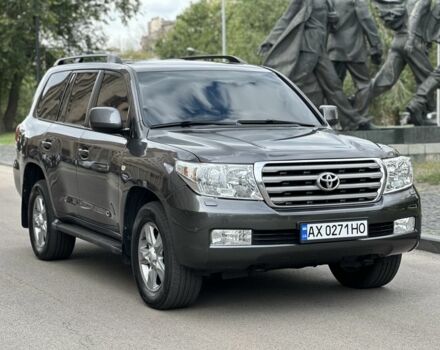 Серый Тойота Ленд Крузер 200, объемом двигателя 4.6 л и пробегом 213 тыс. км за 24000 $, фото 6 на Automoto.ua