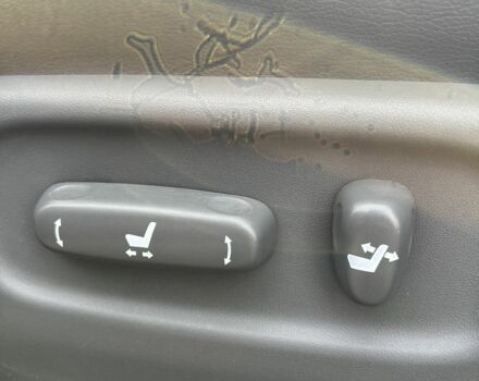 Серый Тойота Ленд Крузер 200, объемом двигателя 4.7 л и пробегом 222 тыс. км за 21500 $, фото 17 на Automoto.ua