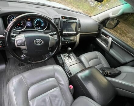 Серый Тойота Ленд Крузер 200, объемом двигателя 4.7 л и пробегом 222 тыс. км за 21500 $, фото 5 на Automoto.ua