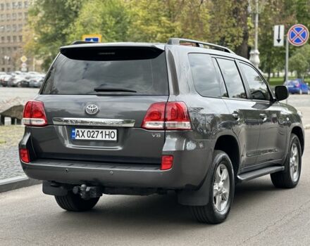 Серый Тойота Ленд Крузер 200, объемом двигателя 4.6 л и пробегом 213 тыс. км за 24000 $, фото 5 на Automoto.ua