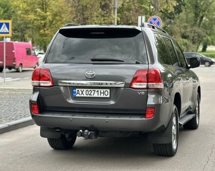 Серый Тойота Ленд Крузер 200, объемом двигателя 4.6 л и пробегом 213 тыс. км за 24000 $, фото 4 на Automoto.ua