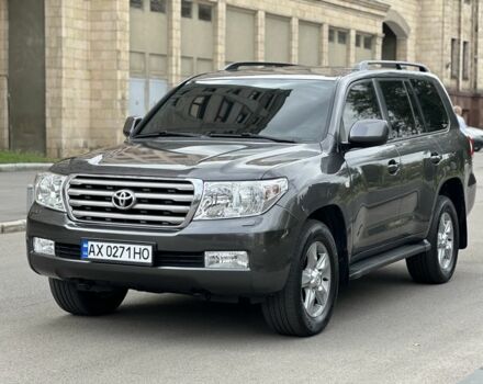 Серый Тойота Ленд Крузер 200, объемом двигателя 4.6 л и пробегом 213 тыс. км за 24000 $, фото 1 на Automoto.ua