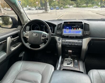 Серый Тойота Ленд Крузер 200, объемом двигателя 4.6 л и пробегом 213 тыс. км за 24000 $, фото 17 на Automoto.ua