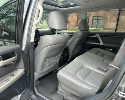 Серый Тойота Ленд Крузер 200, объемом двигателя 4.6 л и пробегом 213 тыс. км за 24000 $, фото 12 на Automoto.ua