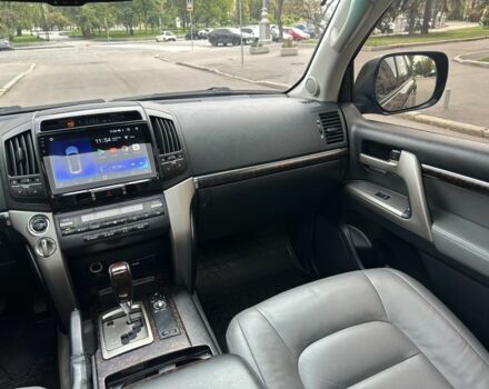 Серый Тойота Ленд Крузер 200, объемом двигателя 4.6 л и пробегом 213 тыс. км за 24000 $, фото 18 на Automoto.ua