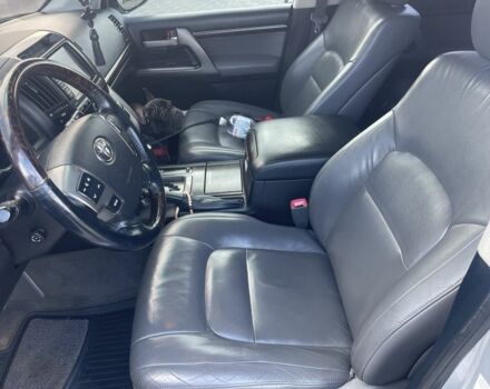 Серый Тойота Ленд Крузер 200, объемом двигателя 4.5 л и пробегом 104 тыс. км за 32000 $, фото 2 на Automoto.ua