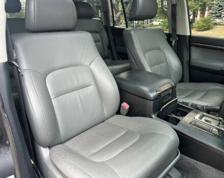 Серый Тойота Ленд Крузер 200, объемом двигателя 4.6 л и пробегом 213 тыс. км за 24000 $, фото 15 на Automoto.ua