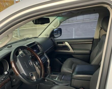 Серый Тойота Ленд Крузер 200, объемом двигателя 4.5 л и пробегом 205 тыс. км за 28000 $, фото 5 на Automoto.ua