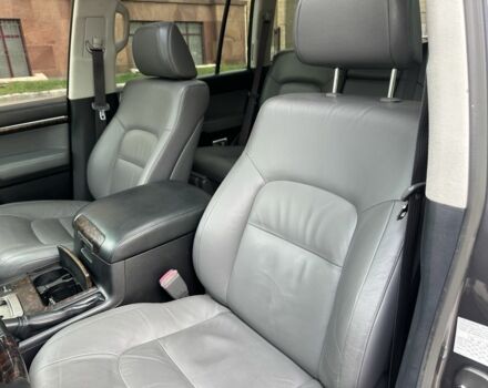 Серый Тойота Ленд Крузер 200, объемом двигателя 4.6 л и пробегом 213 тыс. км за 24000 $, фото 9 на Automoto.ua