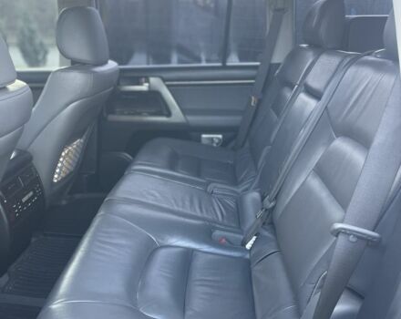 Серый Тойота Ленд Крузер 200, объемом двигателя 4.5 л и пробегом 104 тыс. км за 32000 $, фото 3 на Automoto.ua