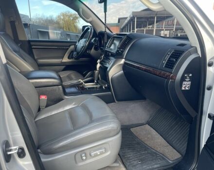 Серый Тойота Ленд Крузер 200, объемом двигателя 4.5 л и пробегом 104 тыс. км за 32000 $, фото 7 на Automoto.ua