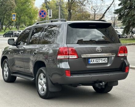 Серый Тойота Ленд Крузер 200, объемом двигателя 4.6 л и пробегом 213 тыс. км за 24000 $, фото 2 на Automoto.ua