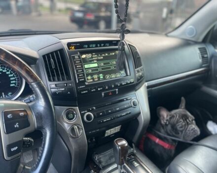 Серый Тойота Ленд Крузер 200, объемом двигателя 4.5 л и пробегом 104 тыс. км за 32000 $, фото 5 на Automoto.ua