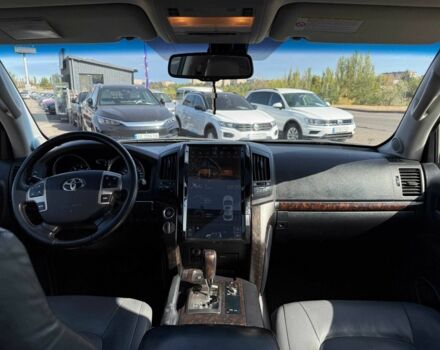 Серый Тойота Ленд Крузер 200, объемом двигателя 4.5 л и пробегом 193 тыс. км за 24900 $, фото 22 на Automoto.ua