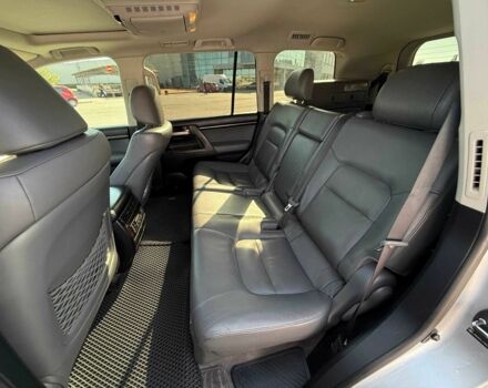 Серый Тойота Ленд Крузер 200, объемом двигателя 4.5 л и пробегом 193 тыс. км за 24900 $, фото 18 на Automoto.ua