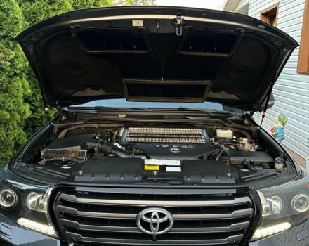 Серый Тойота Ленд Крузер 200, объемом двигателя 4.5 л и пробегом 209 тыс. км за 30000 $, фото 2 на Automoto.ua