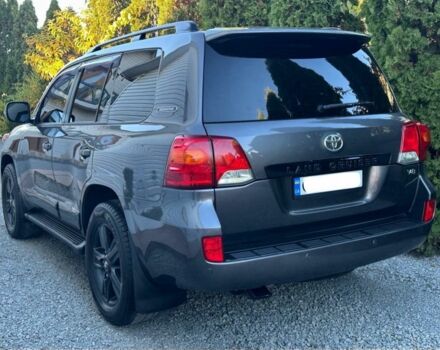 Серый Тойота Ленд Крузер 200, объемом двигателя 4.5 л и пробегом 209 тыс. км за 30000 $, фото 1 на Automoto.ua