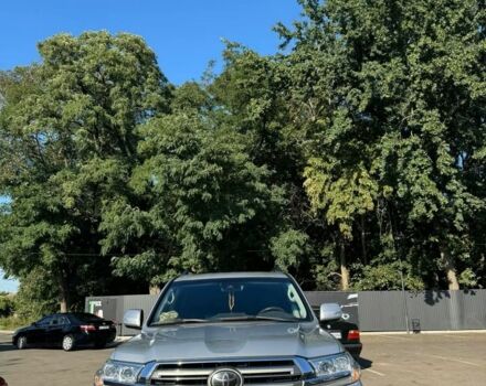 Серый Тойота Ленд Крузер 200, объемом двигателя 4.5 л и пробегом 208 тыс. км за 45999 $, фото 1 на Automoto.ua