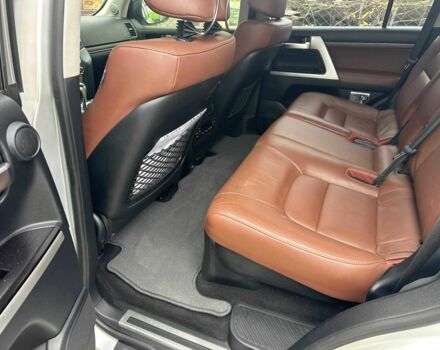 Серый Тойота Ленд Крузер 200, объемом двигателя 4.5 л и пробегом 132 тыс. км за 49900 $, фото 13 на Automoto.ua